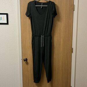 Vuori jumpsuit charcoal gray